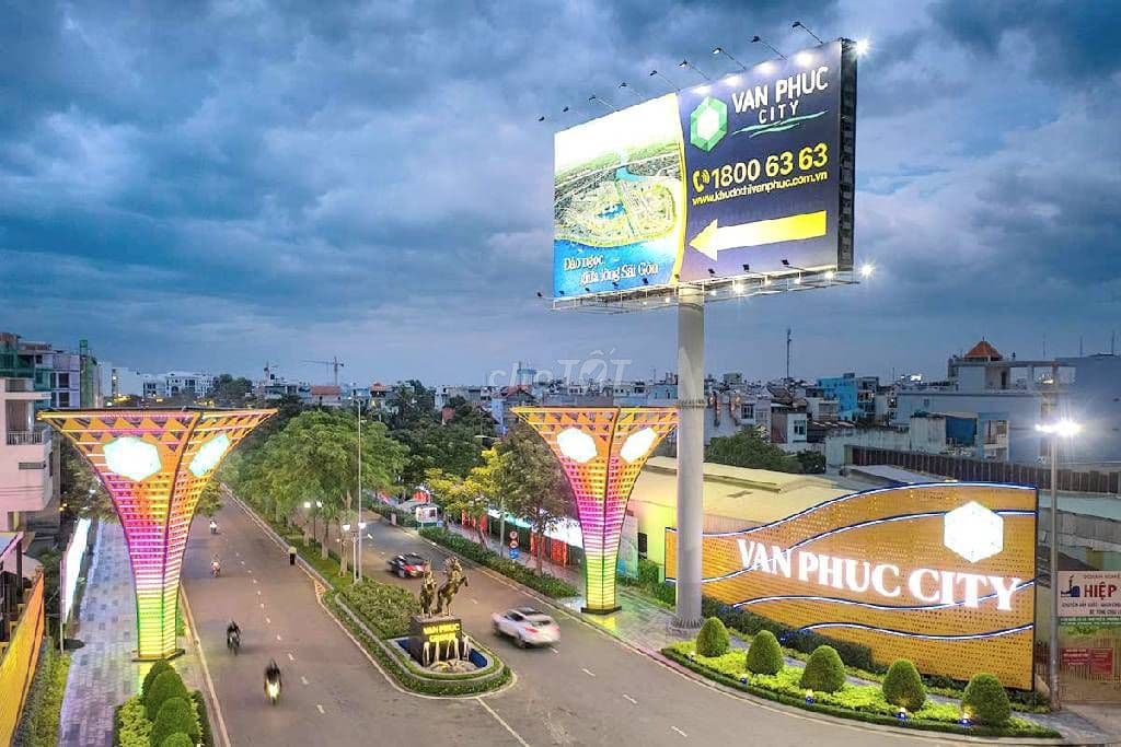 5,7 ty nhà 2 tầng 51m thông vạn phúc. Khu này 8 tỷ ko có hẻm xe hơi