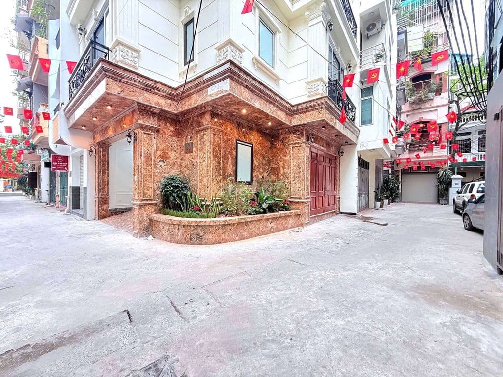 Tôi cần bán nhà, 7tầng thang máy full nội thất, mặt ngõ Phạm Văn Đồng