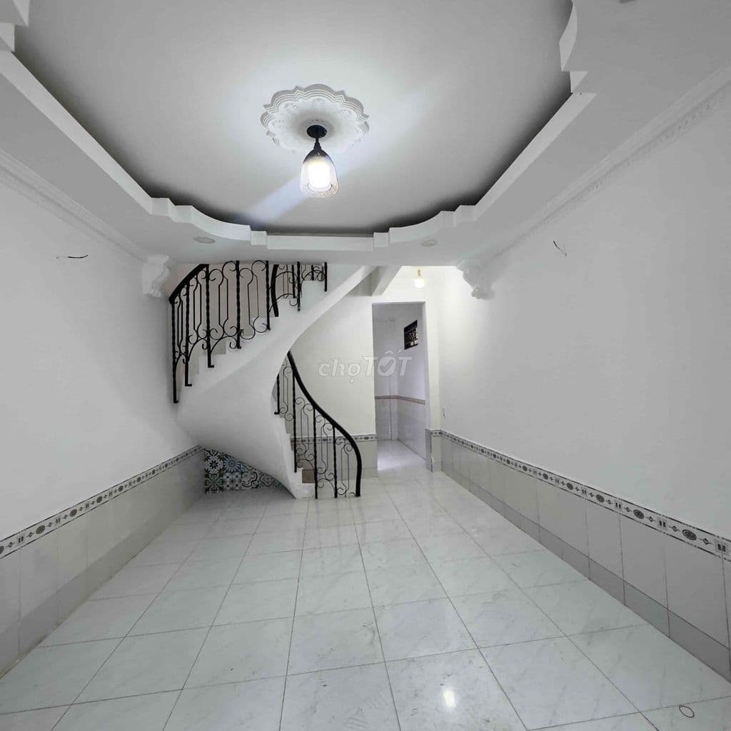 3 tỷ nhĩnh, nhà 28m2 Q.7, gần nguyễn thị thập, hẻm 4m