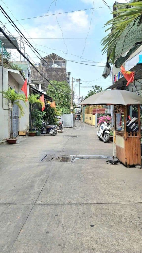 HẺM XE TẢI - 4,5x22m VUÔNG A4 102m2 4 Tầng 6PN - NGAY SIÊU THỊ Emart - Ảnh 2