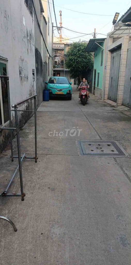 Ngợp bank bán gấp đất hxh Hoàng Bật Đạt 64m2