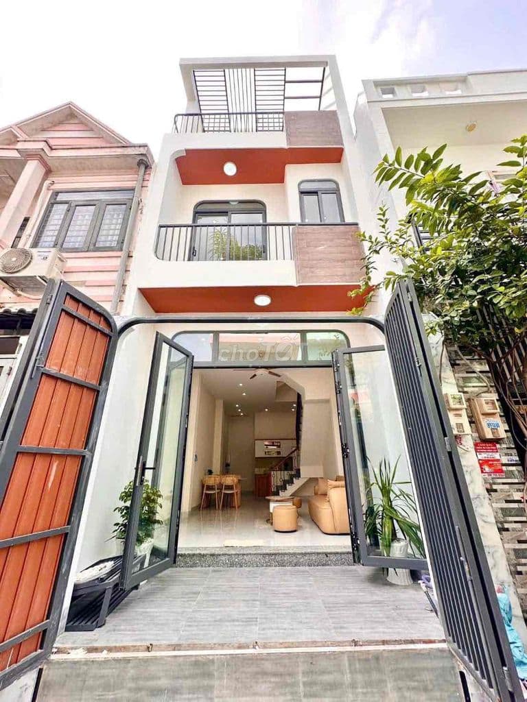 Nhà 4m x 13m xây mới 3 tầng 1/ ngắn đường Tân Thới Hiệp 15 Q12