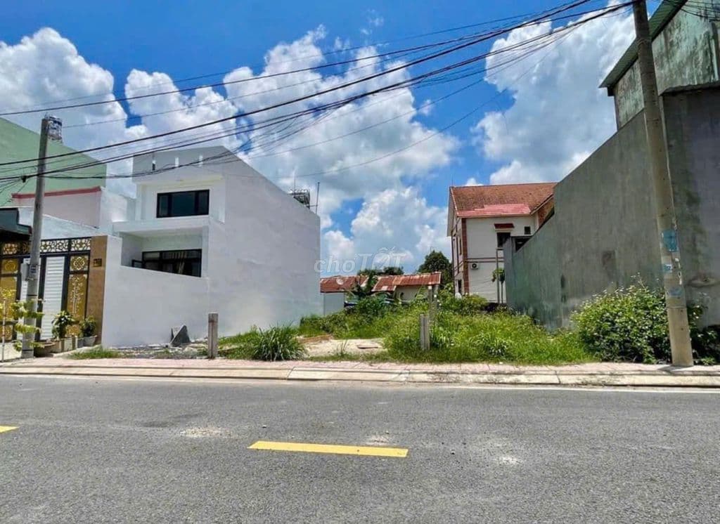 CẦN BÁN GẤP.MT PHẠM VĂN CHÉO TT CỦ CHI GIÁ RẺ.83m2 THỔ CƯ. GIÁ 550TR.