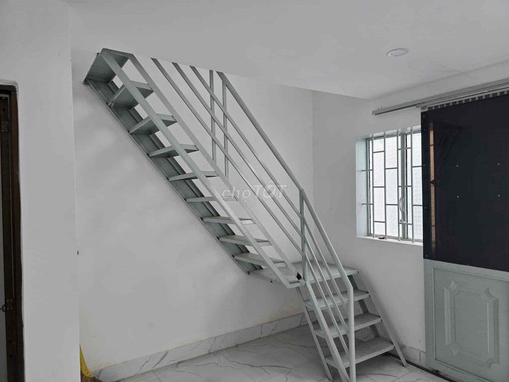 Nhà 2 tầng - 26m2 - ngang 3.9m nở hậu tài lộc - ngay sau uỷ ban q9 cũ - Ảnh 2