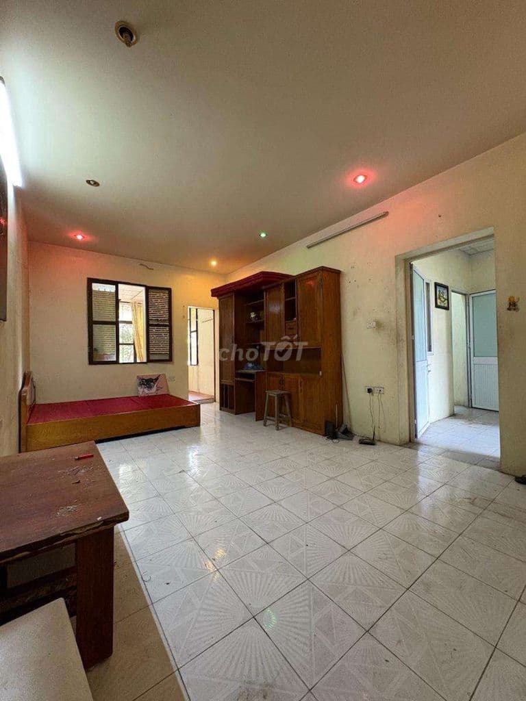 Giá đầu tư hơn 4 tỷ Tập thể Phạm Ngọc Thạch, Tầng 2 Sổ Đỏ 90m 4PN 2WC