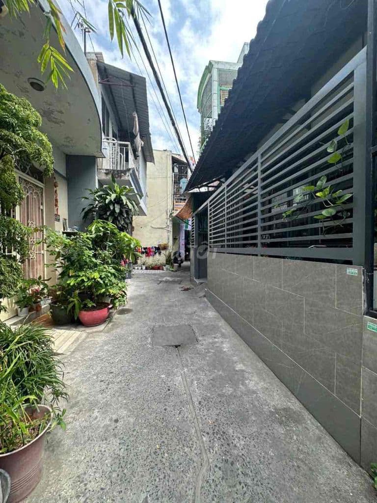 Nhà Nở Hậu 5m5 Có P Ngủ Dứoi Trệt - Sổ Chuẩn Hoàn Công Đủ - Ảnh 2