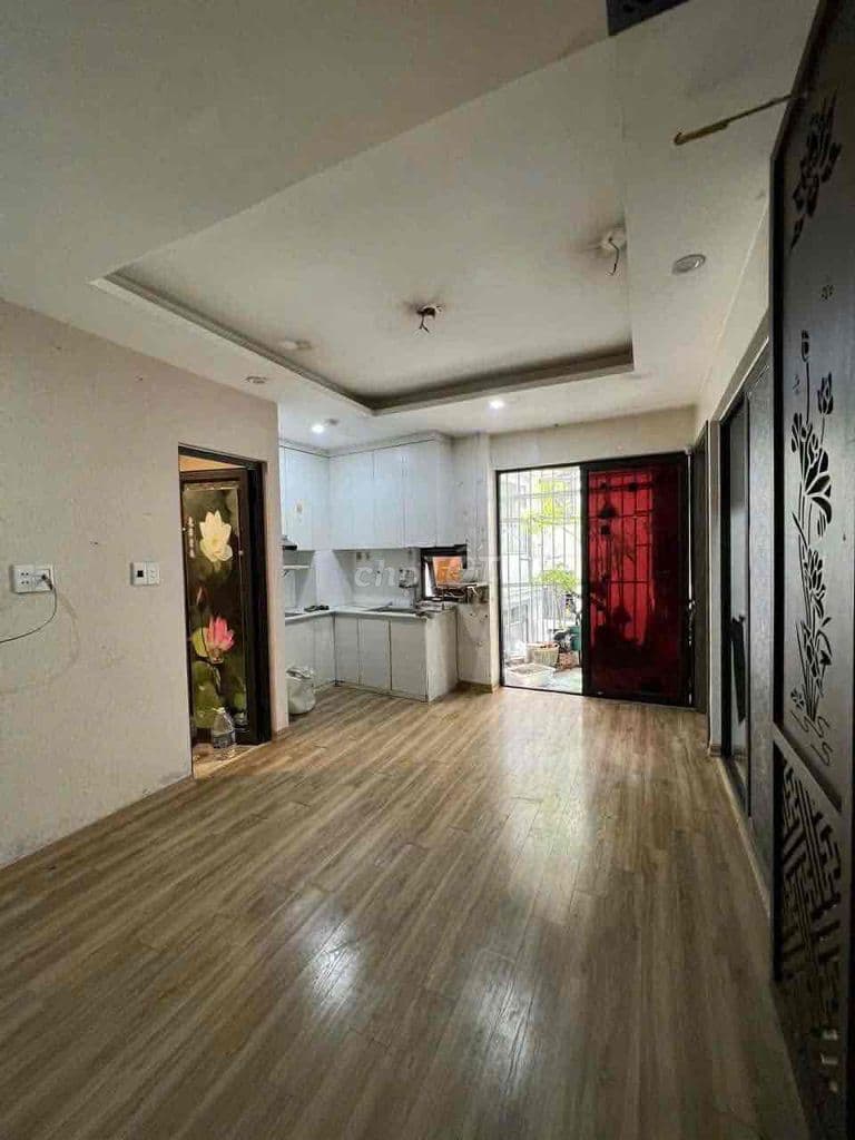 Bán CC Mini Trích Sài Tây Hồ, Tầng Trung View Thoáng. Cạnh Hồ
