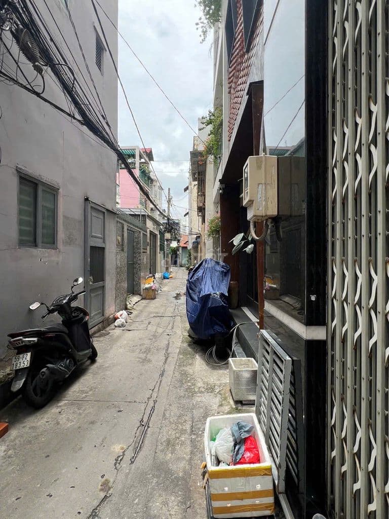 Bán nhà gần mặt tiền Hồ Hảo Hớn, Quận 1
