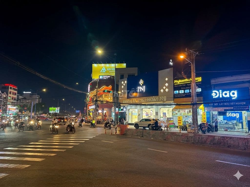 Bán MTKD Phan Văn Hớn, Đoạn Gần Trường Chinh 9x20m 1 Lầu, 35 Tỷ