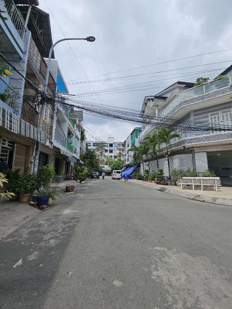Nhà mặt tiền nội bộ giá siêu tốt 2 lầu P5 Quận8