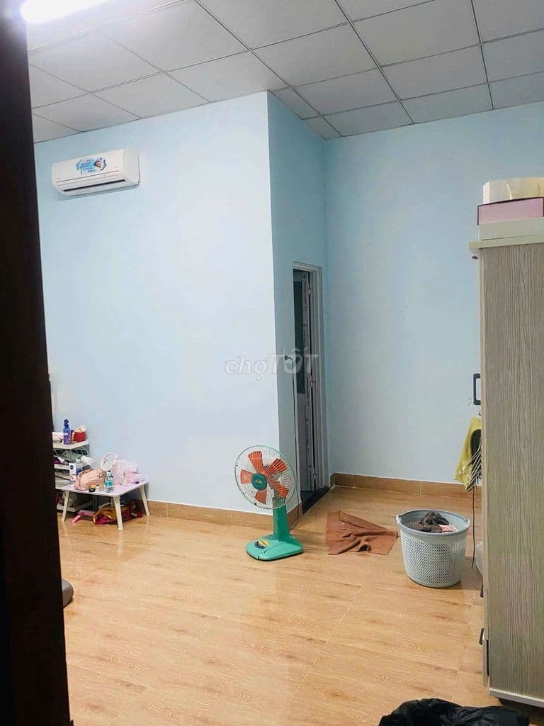 Nhà 3 Tầng 80m2. Sát mặt Tiền Nguyễn Sơn. Tân Phú