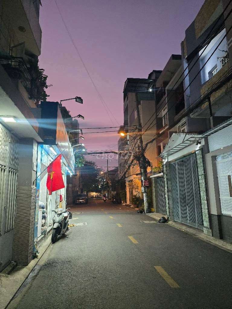 Bán nhà: Đường hiệp nhất ,P4 Tân Bình Ngang 4M 5 tầng Giá : 3.49Tỷ