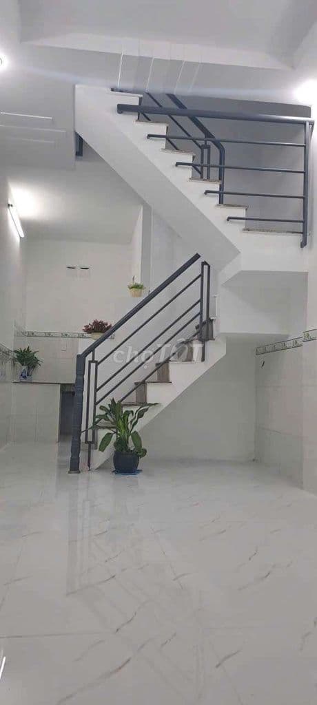 cần bán nhà gần chợ Hóc Môn Tphcm giá 890 tr