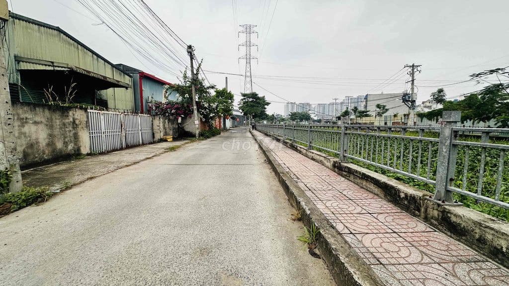 Bán đất chính chủ hẻm xe tải thông DT85m2 chỉ nhỉnnh 5 tỷ đường QL1A