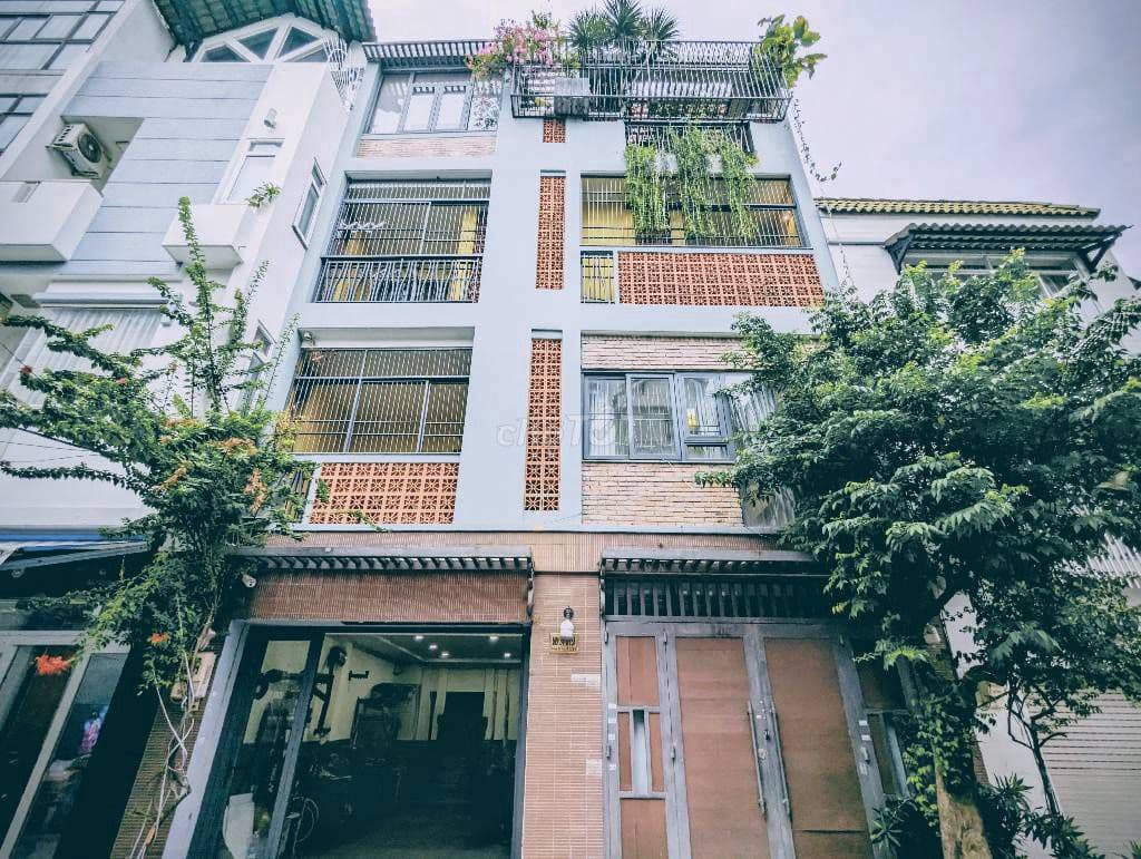 BÁN NHÀ 4 TẦNG,ngang 8m.Nội thất đẹp có thang máy.Dương Bá Trạc,Quận 8