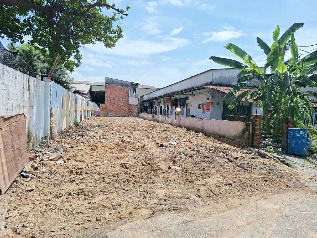 NHỈNH 10TI LÔ ĐẤT 214M2 NGANG 7 NGAY GA METRO THÍCH HỢP XÂY CHDV