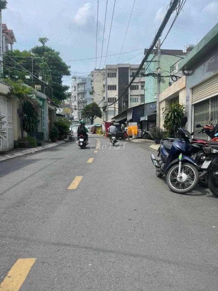 Nhà Ngay Phạm Văn Đồng - Chỉ hơn 5T - 3 tầng lầu - Hẻm xe hơi - Ảnh 2