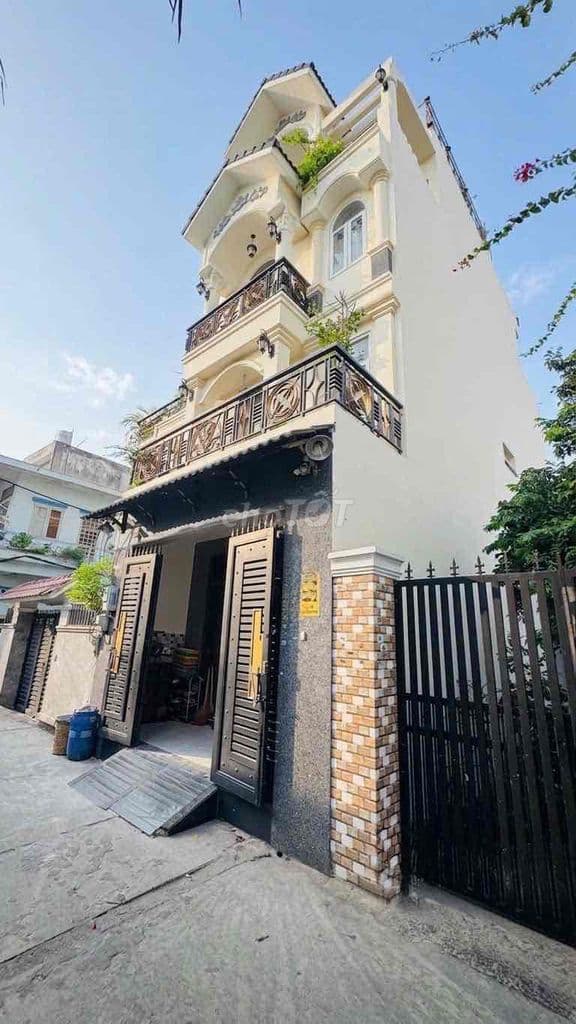 nhà 5x19. hẻm xe hơi. 1 trệt 3 lầu