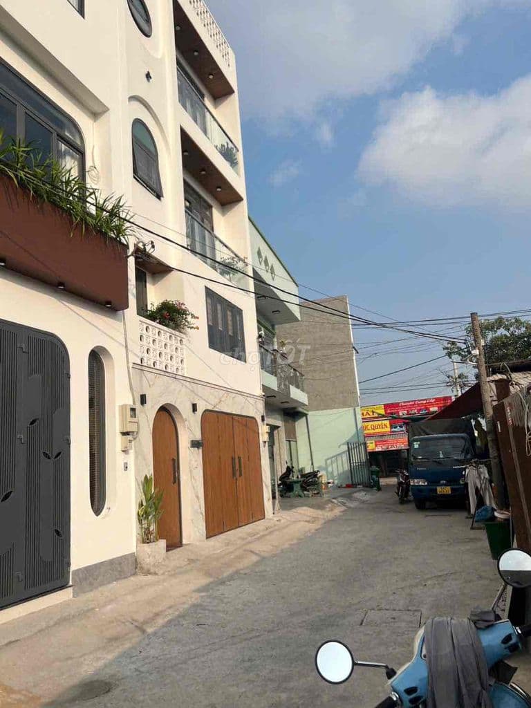 nhà thạnh lộc 19 gần ngã tư ga quân 12
