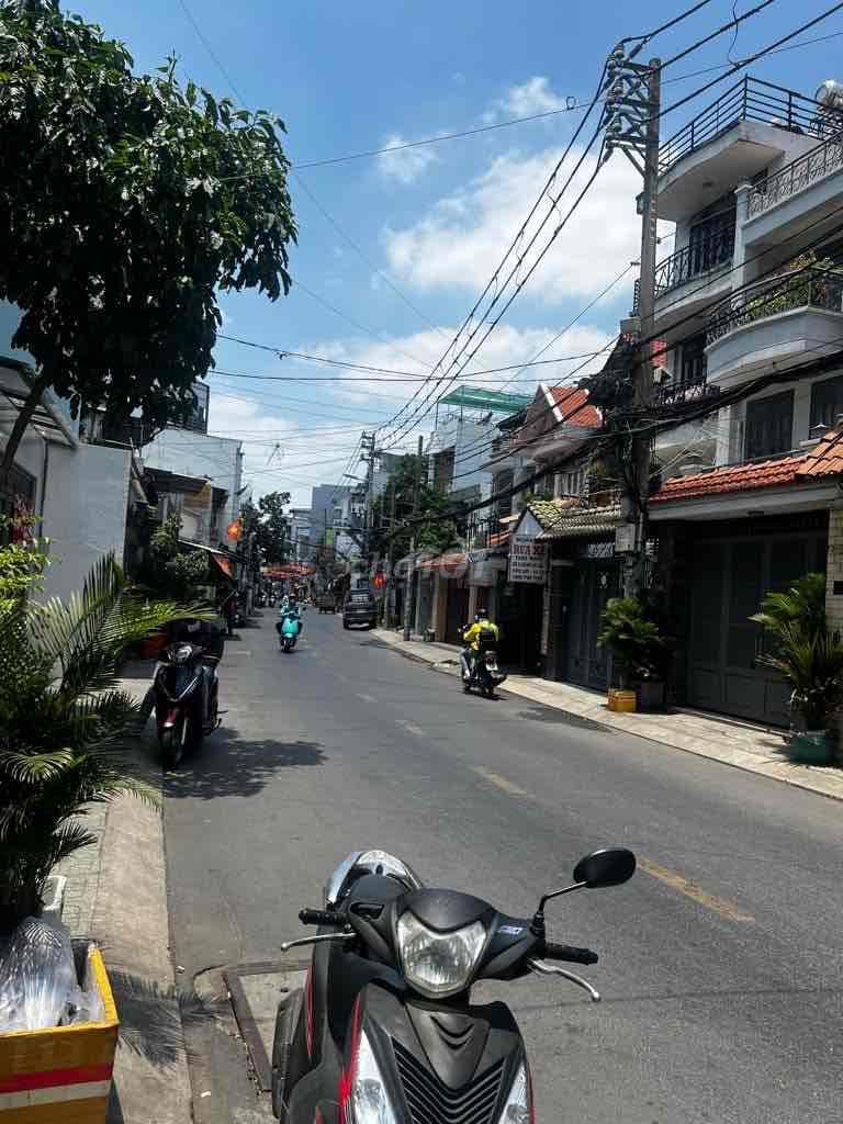 BÁN NHÀ NGUYỄN VĂN CÔNG GẦN NGÃ NĂM CHUỒNG TUẤT.KẾ BÊN HẺM XE HƠI- NGA