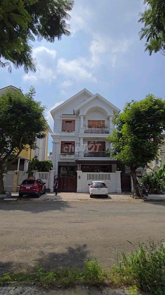 Biệt thự khu ven sông tân phong Q7