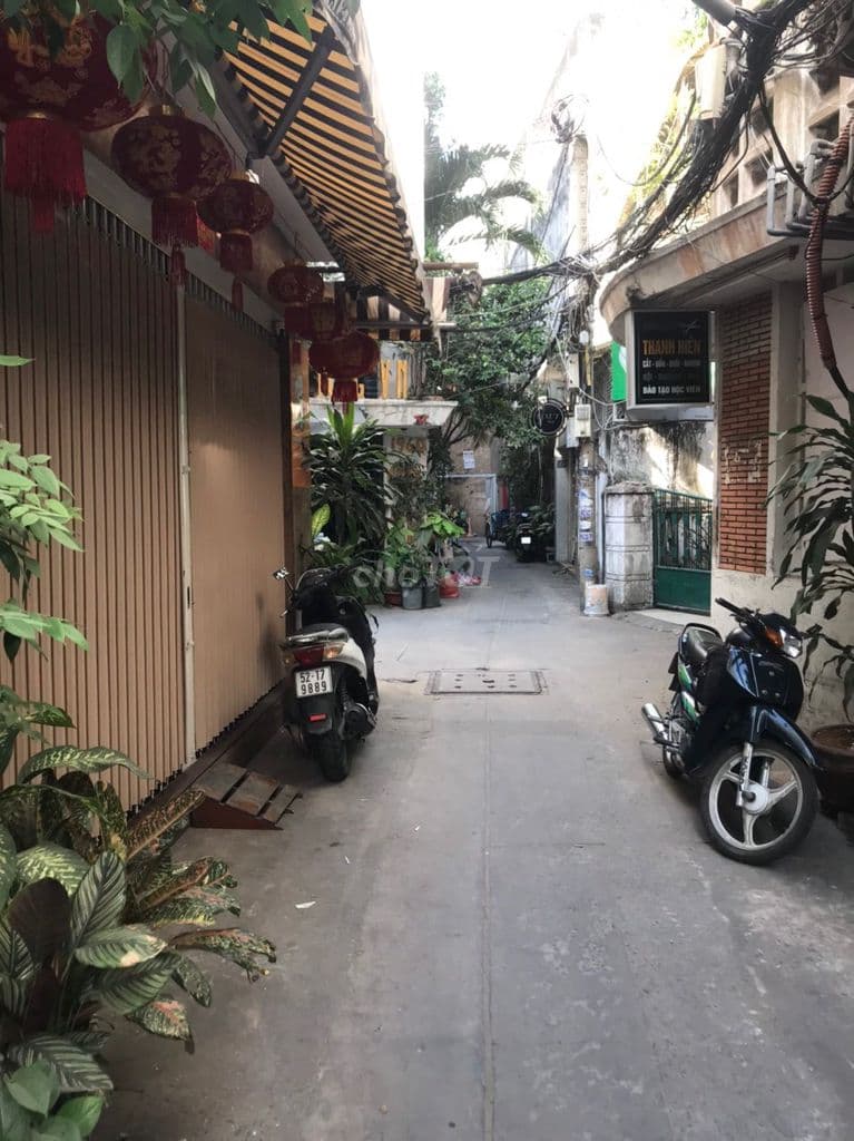 Chính chủ cần bán nhà ngay phố Tây Bùi Viện