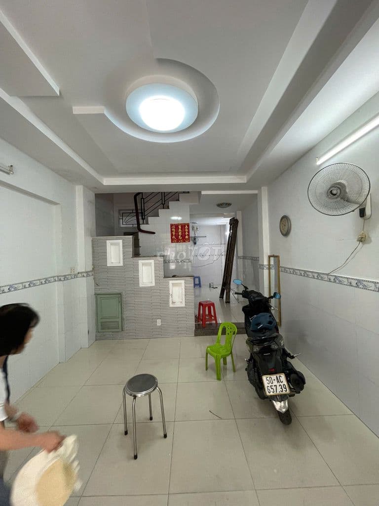 Bán 5,4 tỷ nhà 3 tầng, 4 phòng ngủ, hẻm 5 thông đường Lũy Bán Bích - Ảnh 3