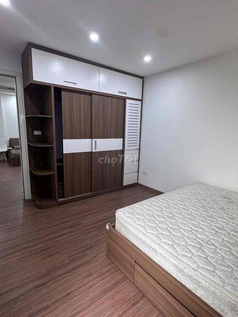 Bán căn hộ 2N, 2VS 3.95 tỷ Phố Xốm, cạnh trường ĐH Đại Nam