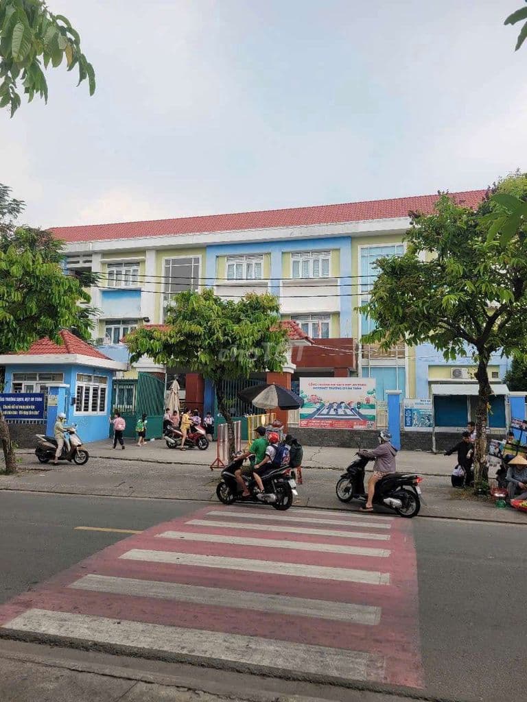 NHÀ C4 ĐẸP ĐƯỜNG BÀN CỜ NGÂY TRƯỜNG HỌC KHU VỰC AN NINH GIÁP TÂN BÌNH