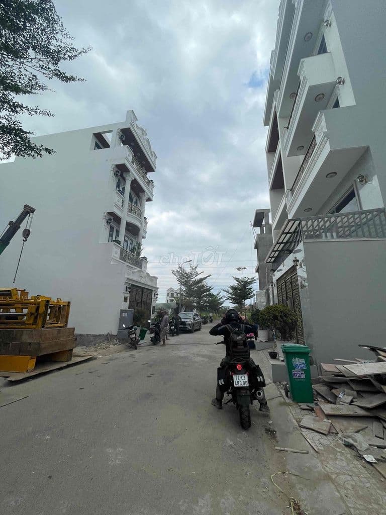 Nhà Full nội thất KDC Sài Gòn South 1181 Lê Văn Lương