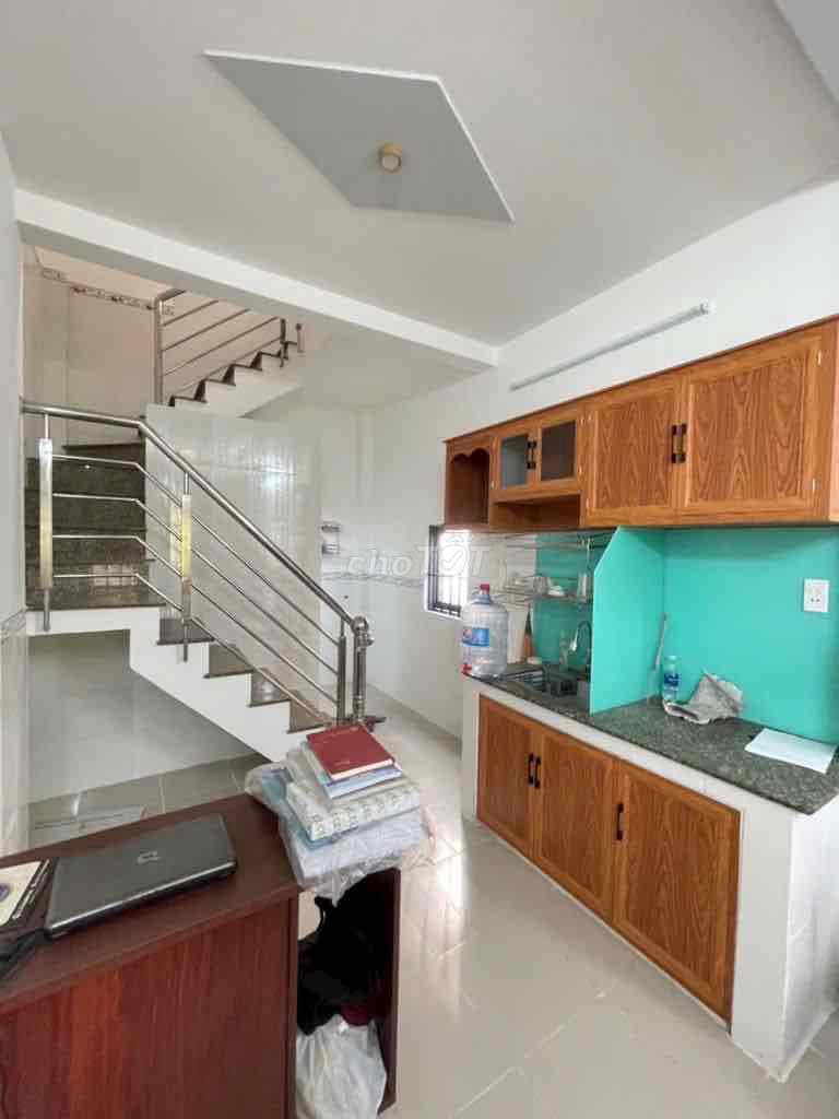 BÁN NHÀ TỈNH LỘ 10. ĐƯỜNG XE TẢI . KẾ BÊN TRƯỜNG HỌC - CHỢ ĐÊM BÀ HOM - Ảnh 2