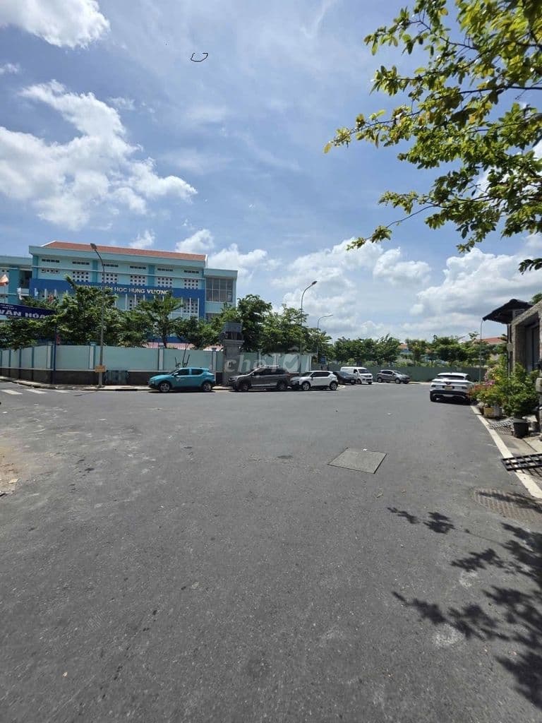Nhà HXH to đường CMT8-Chấn Hưng, 4x13m 4 tầng BTCT, sát cư xá Bắc Hải