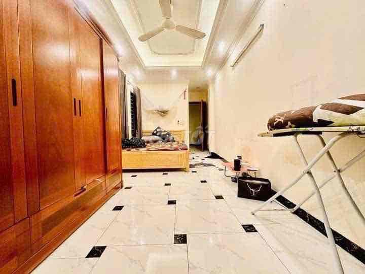 NHÀ ĐẸP Ở NGAY - LÔ GÓC - NGÕ NÔNG - GẦN PHỐ - NGAY TRƯỜNG CẤP 1.2 TÂ