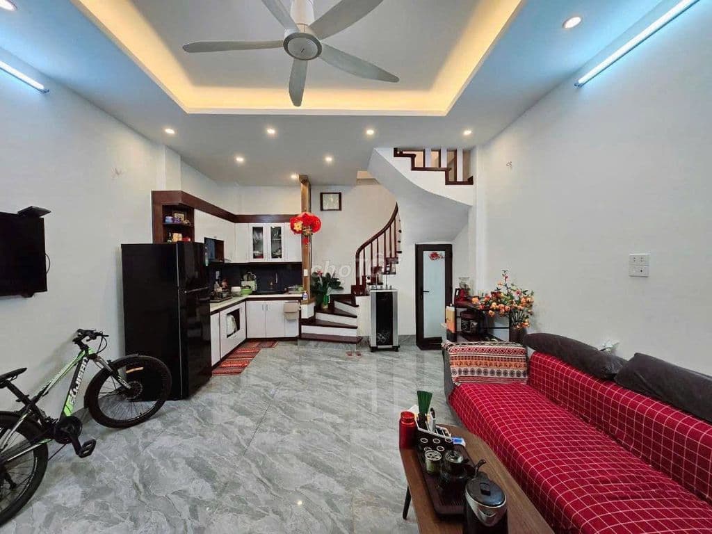 Lô góc Thái Thịnh ô tô đỗ cửa, KD sổ cc, không qh tặng NT 36m2x5T