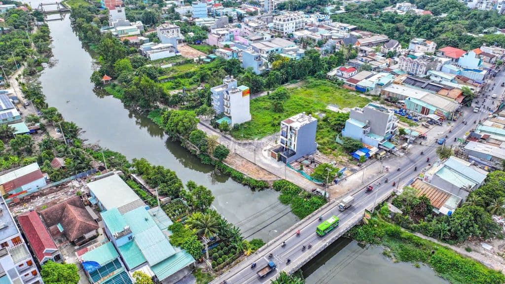 Mặt tiền đường Hà Huy Giáp (4x30)m lộ giới 30m P. An Phú Đông, TPHCM