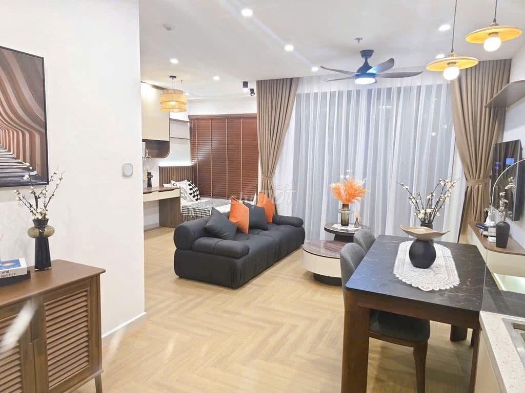 Bán căn 2n+ 64m giá 4.9 tỷ tại Vinhomes Smartcity