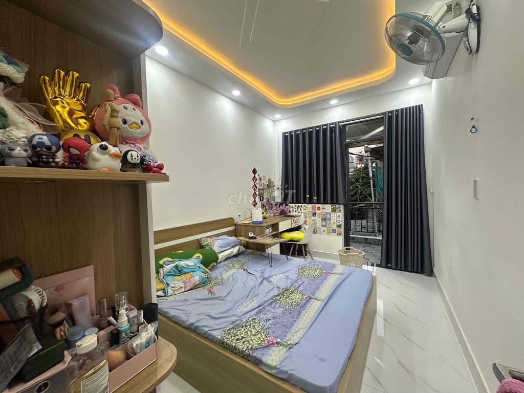 GIÁ TỐT ,SHR , NHÀ ĐẸP, 3PN , TRUNG TÂM TIỆN ÍCH Q12 .