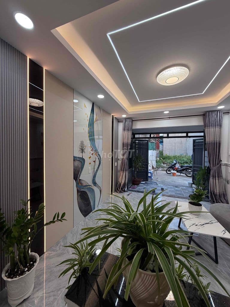 nhà ngã tư ga, xe hơi đậu cửa, - Ảnh 3