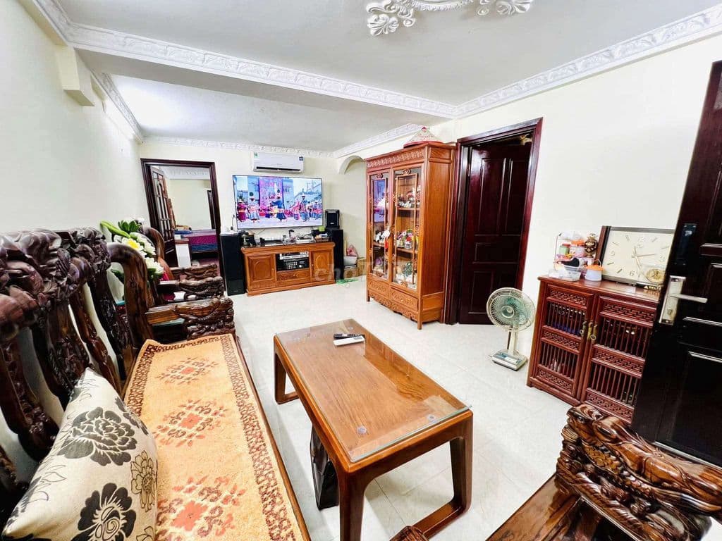 Nhỉnh 4 tỷ Tập thể Bách Khoa, 90m 3PN2WC ôtô đỗ cầu thang sổ đỏ đẹp CC