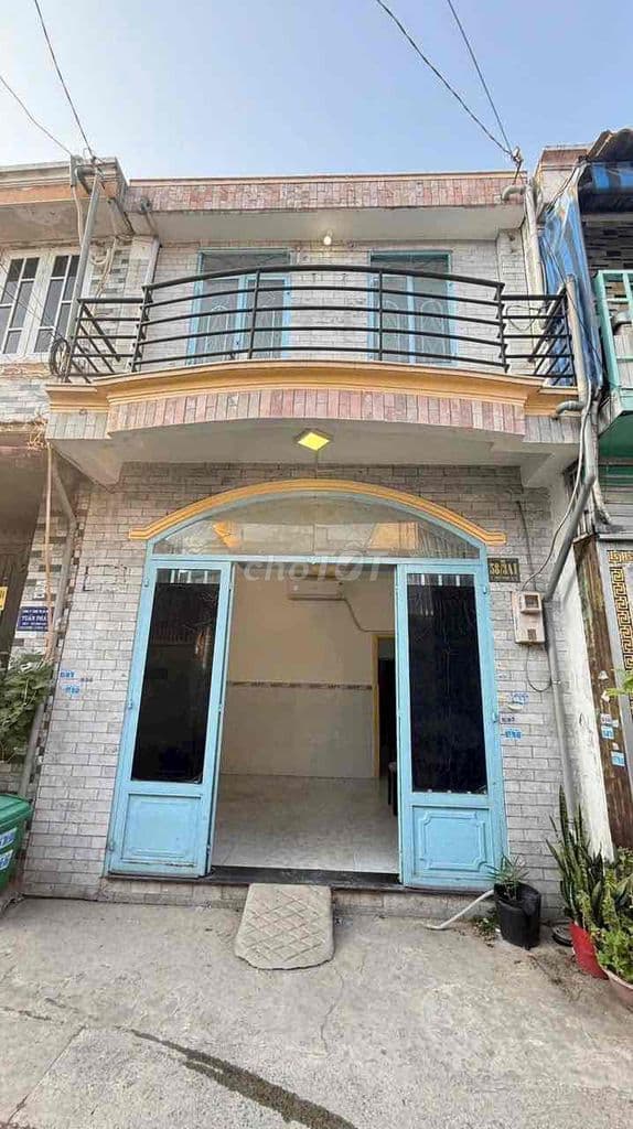 Nhà 1 lầu xe hơi Đỗ Cửa sau Chợ Thiết, Quận 12