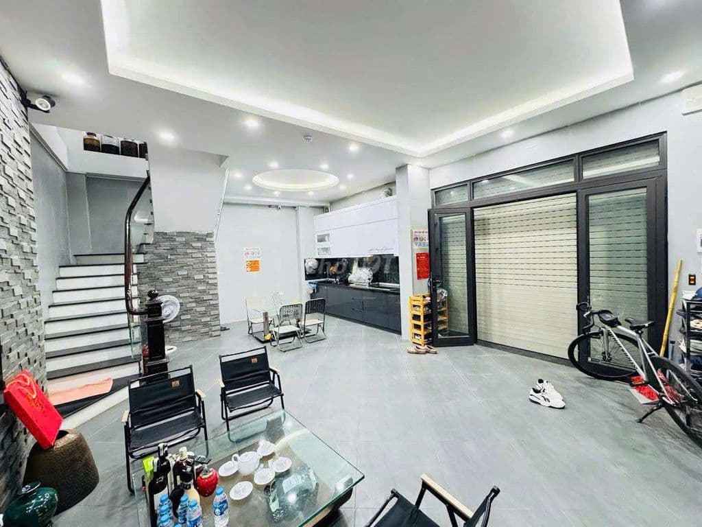 Hoàng Quốc Việt - Võ Chí Công, 1 ngoặt ra phố, full nội thất 39.8m*5T - Ảnh 2