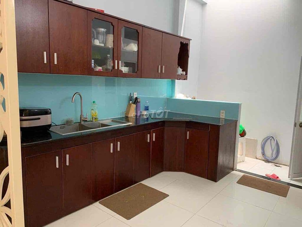 nhà gần cầu vượt ngã tư ga Q12 1 lầu 2pn hẻm xe hơi sổ Hồng chính chủ - Ảnh 2