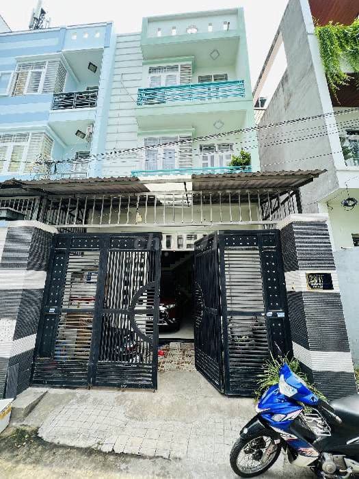 Hơn 5 tỷ-Nhà Q12, Ngang 5x16m, Gara 2 oto, 4T bề thế, Hẻm Xe hơi thông
