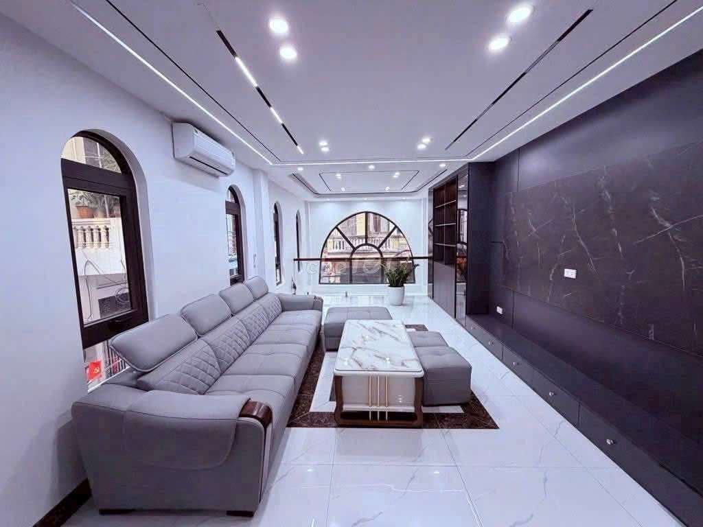 BÁN NHÀ LÔ GÓC SÀI ĐỒNG 7 TẦNG THANG MÁY Ô TÔ VÒNG QUANH FULL NỘI THẤT - Ảnh 2