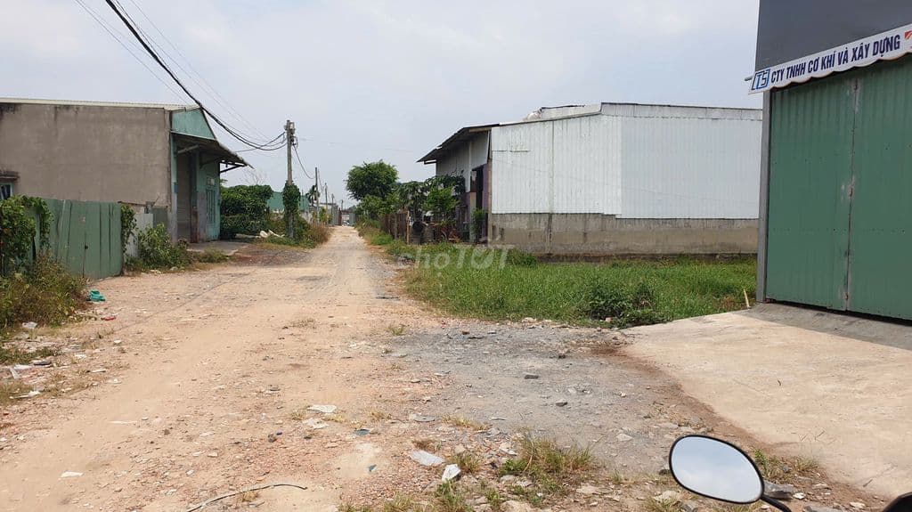 HOT - Bán gấp lô đất thổ cư 5.4x20, đường xe tải, gần ngã 3 Giồng HMon