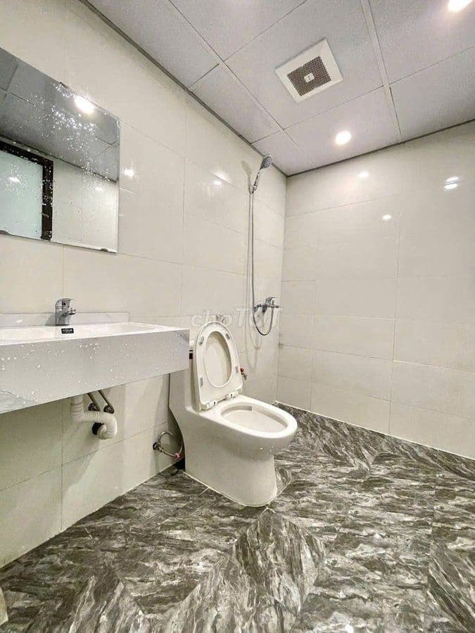 Bán căn hộ tập thể ngõ 122 Mai Dịch, 80m2, 3 ngủ, 2 wc, full nội thất. - Ảnh 3