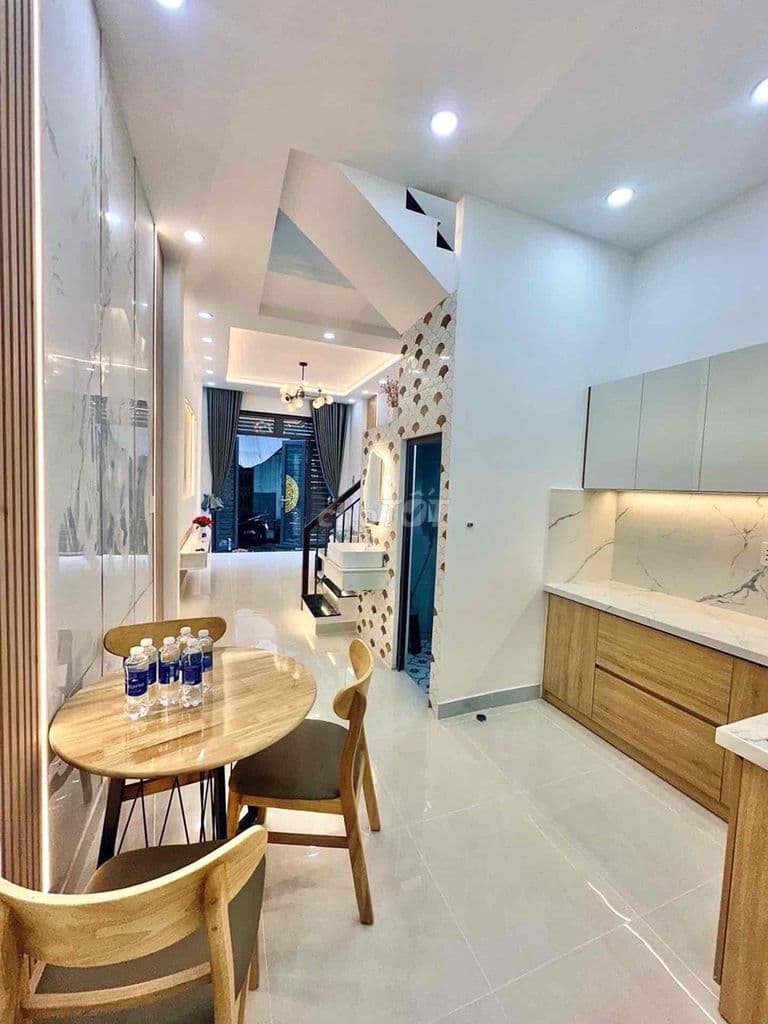NHÀ MỚI, ĐẸP FULL NỘI THẤT SÁT VÁCH SÂN BAY - 37M2 KHÔNG QH, LG - Ảnh 2