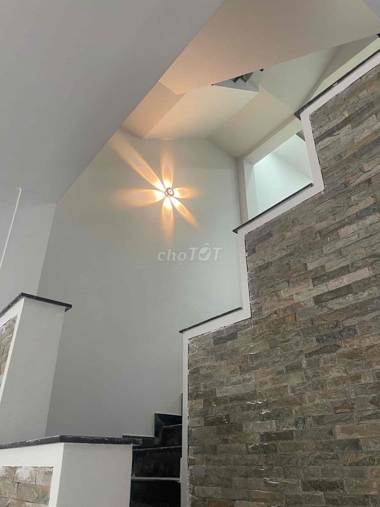 bán gấp nhà mới ở ngay 4,2x18 trệt 3 lầu sân thượng - Ảnh 2