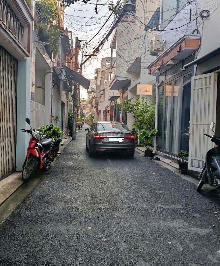 GẦN chợ Nguyễn Đình Chiểu - Phú Nhuận - 4 Tầng, Nhà đẹp - HXH BÁN GẤP.