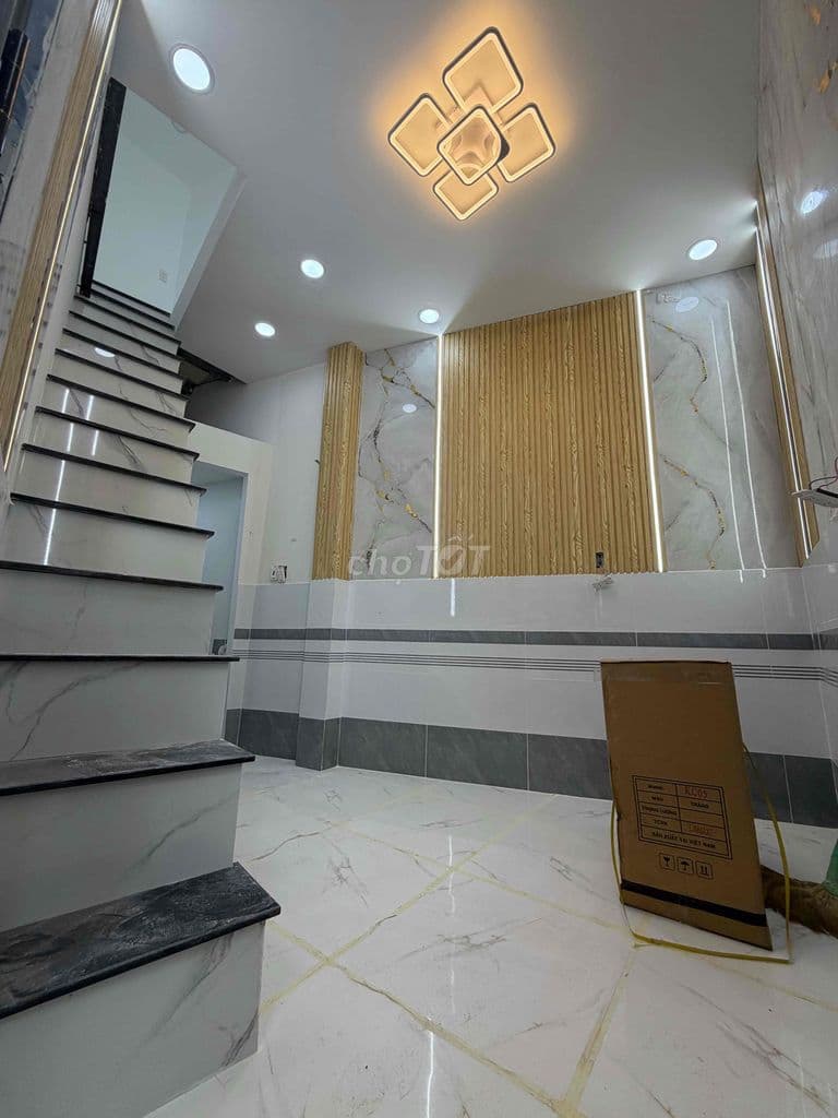 nhà650tr 11m2 trần xuân soạn p tân hưng